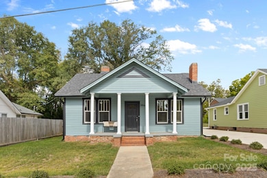 304 W Gay St, Lancaster, SC 29720 - photo 2