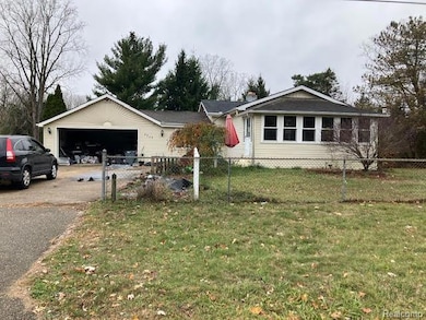 5215 Eastview Rd, Clarkston, MI 48346 - photo 3