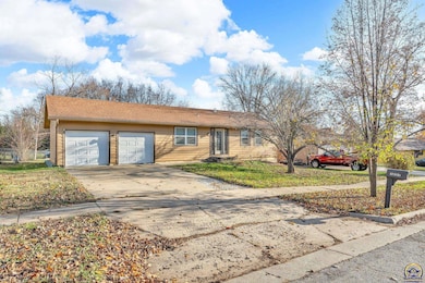 1231 SE 43rd Terrace, Topeka, KS 66609 - photo 2