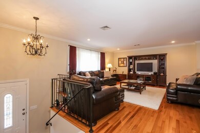 005-Living_Room-3434941-large