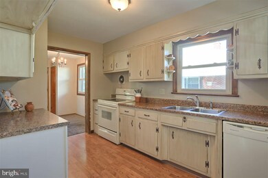 880 S Harrison St, Palmyra, PA 17078 - photo 3