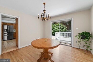 9126 Santayana Dr, Fairfax, VA 22031 - photo 6