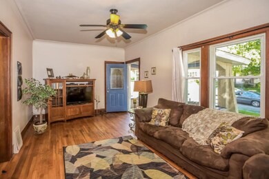 003-Living_Room-1237776-mls