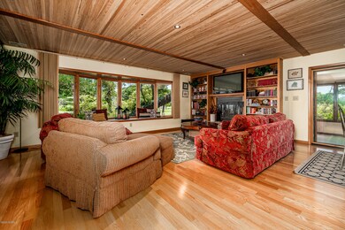 LR w/fireplace & golf course views