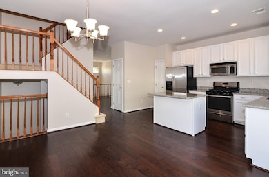 2568 James Madison Cir, Herndon, VA 20171 - photo 4