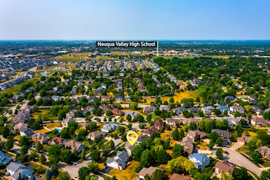 2576 Bangert Ln, Naperville, IL 60564 - photo 2