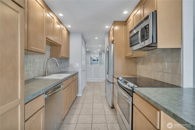 762 Hayes St unit 17, Seattle, WA 98109 - photo 7