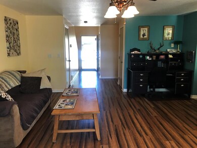 719 Newtown St, Medford, OR 97501 - photo 5