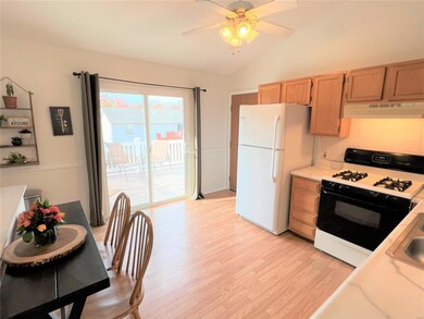 Eat-in kitchen