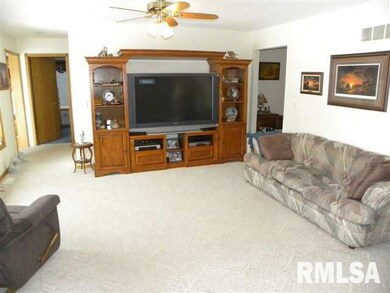 4640 W 60th St, Davenport, IA 52806 - photo 2