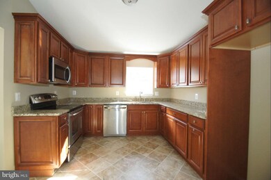 9423 Gunview Rd, Nottingham, MD 21236 - photo 7