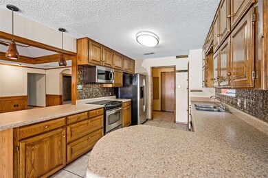 7616 Hunt Dr, North Richland Hills, TX 76182 - photo 5