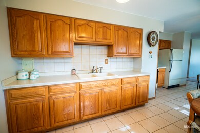 51 Austin Ave, Carpentersville, IL 60110 - photo 4