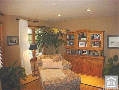 Comfortable den (or 6th bedroom)