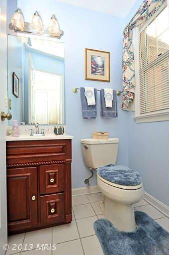 7915 Valleyfield Dr, Springfield, VA 22153 - photo 2