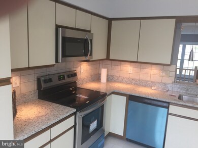 12214 Blue Moon Ct, Laurel, MD 20708 - photo 7