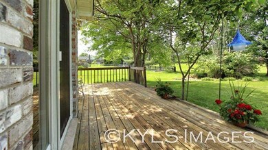 135 Hickory Dr, Harrodsburg, KY 40330 - photo 5