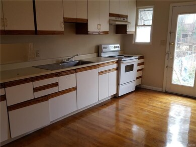 738 S Hall St, Allentown, PA 18103 - photo 2