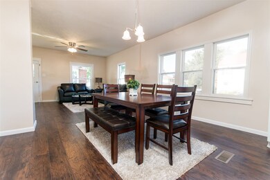 Triple Window in the Dining Room w/10' Ceilings