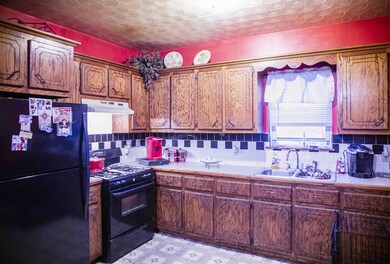 198 Tecumseh St, Fall River, MA 02721 - photo 4