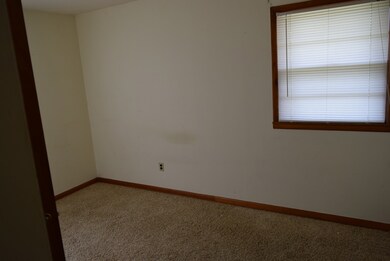 16 Garland Dr, Manchester, TN 37355 - photo 5