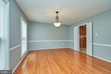 8424 Blevins Way Ct, Vienna, VA 22182 - photo 7