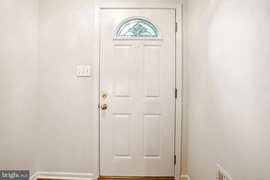 5467 Truxion Ct, Burke, VA 22015 - photo 4