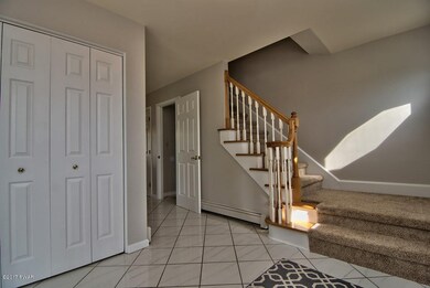 912 Apple Tree Rd, Moscow, PA 18444 - photo 4