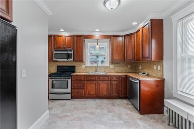 288 Hughes Ave, Pawtucket, RI 02861 - photo 3