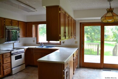 32 Aspen Cir, Albany, NY 12208 - photo 4