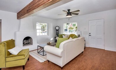 3130 N 26th Pl-large-003-14-Main Living