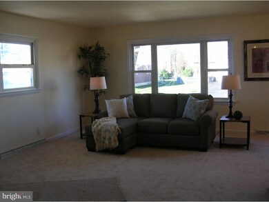 328 Broomall St, Folsom, PA 19033 - photo 4