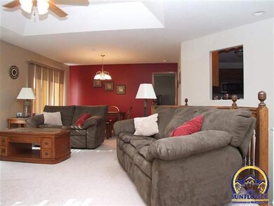 4713 SW Misty Harbor Dr, Topeka, KS 66610 - photo 3