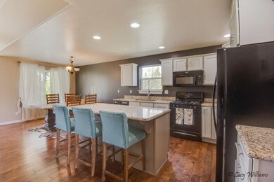 Eat-in Kitchen Area