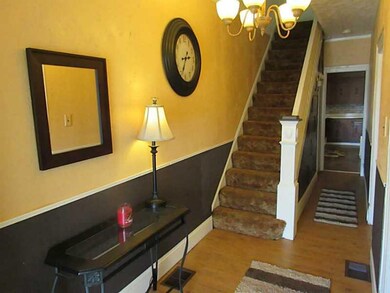 Entry/Foyer.