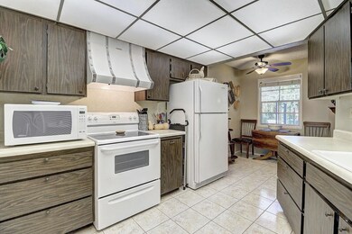 10460 W Palmeras Dr unit 39, Sun City, AZ 85373 - photo 5