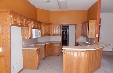 2312 NE 4th St, Moore, OK 73160 - photo 6