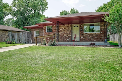 414 Beechwood Dr, Beech Grove, IN 46107 - photo 2