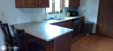 Kitchen w/view of backyard