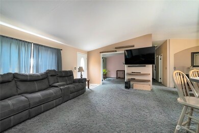 12619 Kapowsin Highlands Dr E, Graham, WA 98338 - photo 5