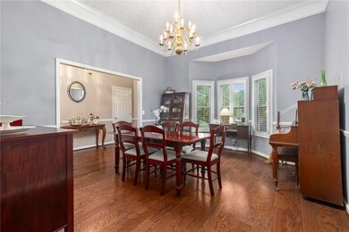 Lovely Dining Room w/Bay Window