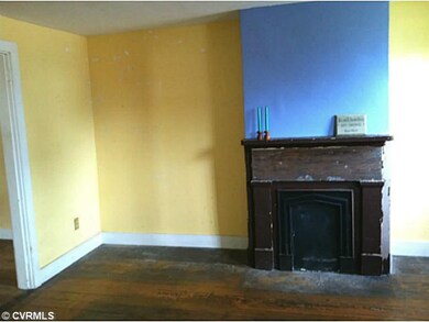 Living Room - Lovely, original, hardwood floors!