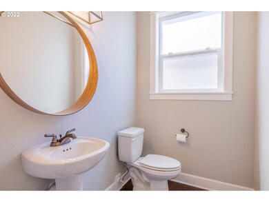 15292 SE Pioneer Dr, Clackamas, OR 97015 - photo 4