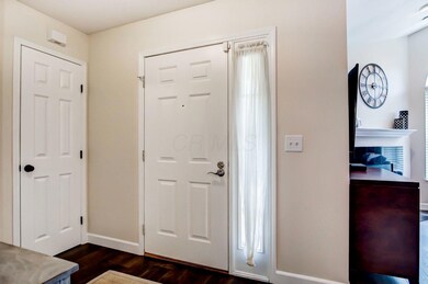 Open foyer/front entryway