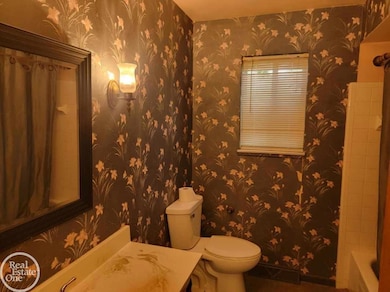 1424 Hazelwood Ln, Port Huron, MI 48060 - photo 7