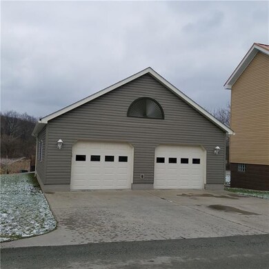 LARGE HEATED 2 CAR GARAGE WITH COVERED PATIO IN TH
