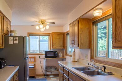 806 S 18th St, Grand Forks, ND 58201 - photo 5