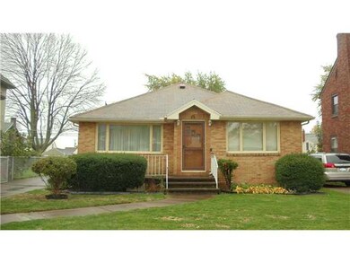 Exterior Front Spacious front porch
