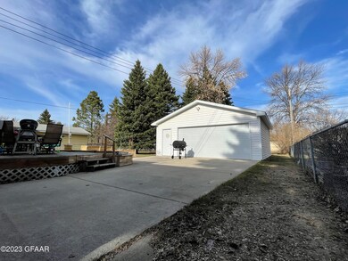 1515 S 18th St, Grand Forks, ND 58201 - photo 3
