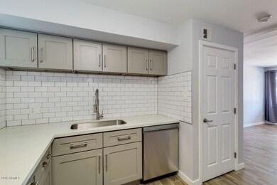 402 W Earll Dr unit 5, Phoenix, AZ 85013 - photo 5